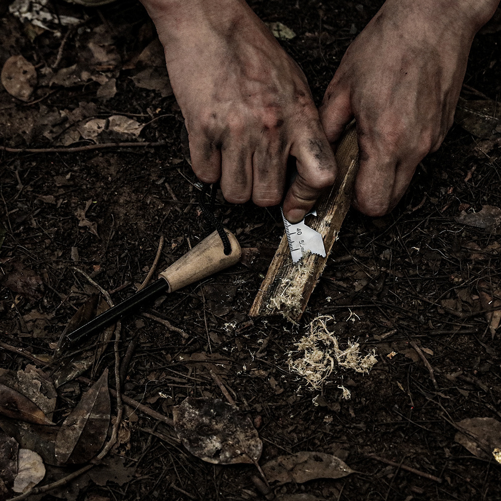 Ferro Rod Fire Starter - Compact Flint & Steel Emergency Fire Starter